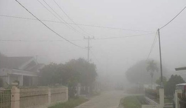 Kabut asap membuat warga Kota Jambi renta terkena ISPA